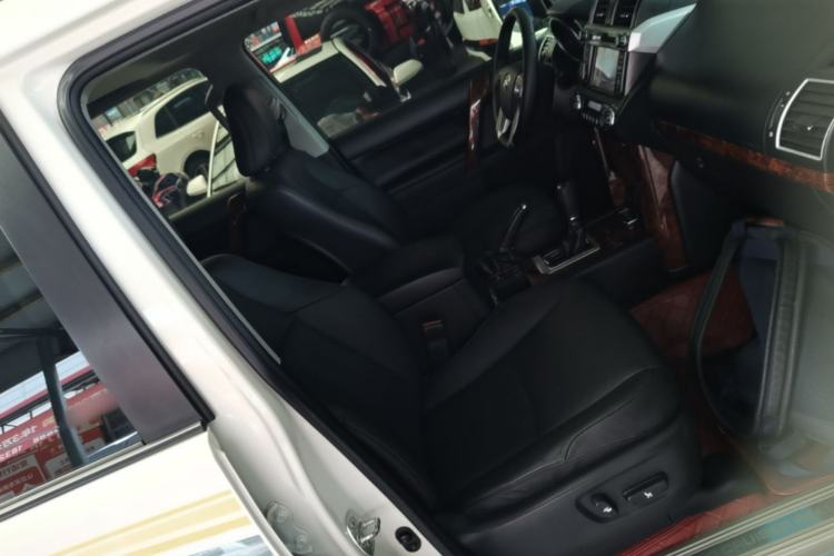 Used Toyota Prado 2016 2.7L Automatic Luxury Edition Right Front Seat