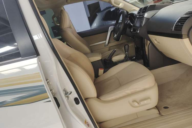 Used Toyota Prado 2016 2.7L Automatic Luxury Edition Right Front Seat