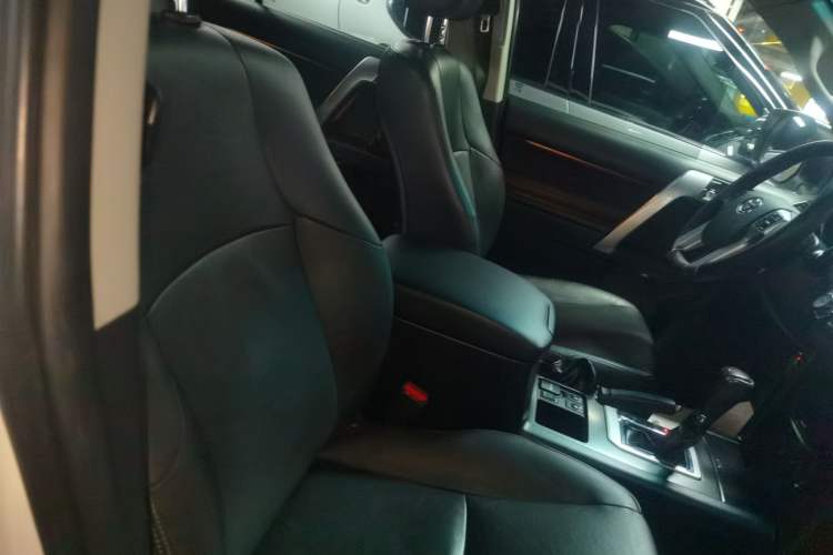Used Toyota Prado 2016 3.5L Automatic TX-L NAVI Right Front Seat