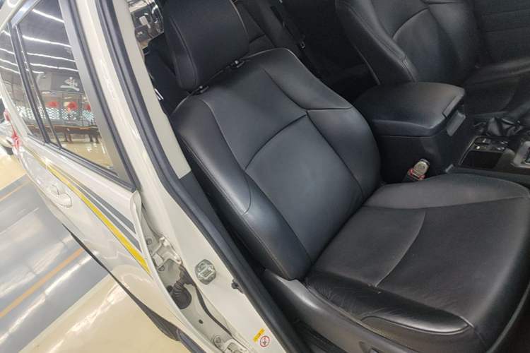 Used Toyota Prado 2016 2.7L Automatic Luxury Edition Right Front Seat