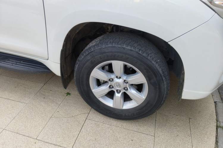 Used Toyota Prado 2016 2.7L Automatic Standard Edition Right Front Wheel Hub