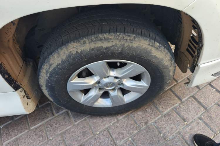 Used Toyota Prado  Right Front Wheel Hub