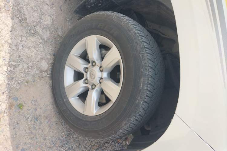 Used Toyota Prado 2016 2.7L Automatic Luxury Edition Right Front Wheel Hub