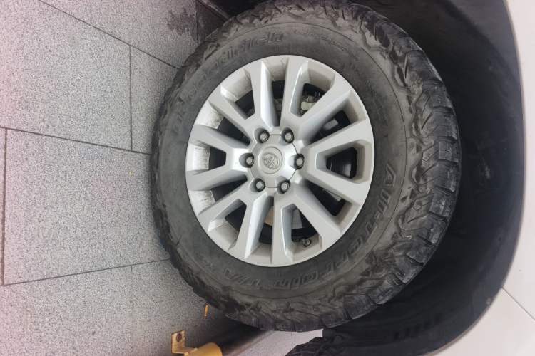 Used Toyota Prado 2016 3.5L Automatic VX NAVI Right Front Wheel Hub
