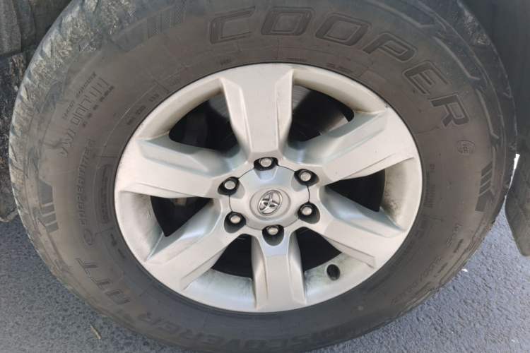 Used Toyota Prado 2016 2.7L Automatic Standard Edition Right Front Wheel Hub