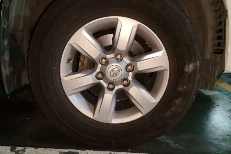 Used Toyota Prado 2016 3.5L Automatic TX-L Right Front Wheel Hub