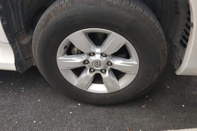 Used Toyota Prado 2016 2.7L Automatic Luxury Edition Right Front Wheel Hub