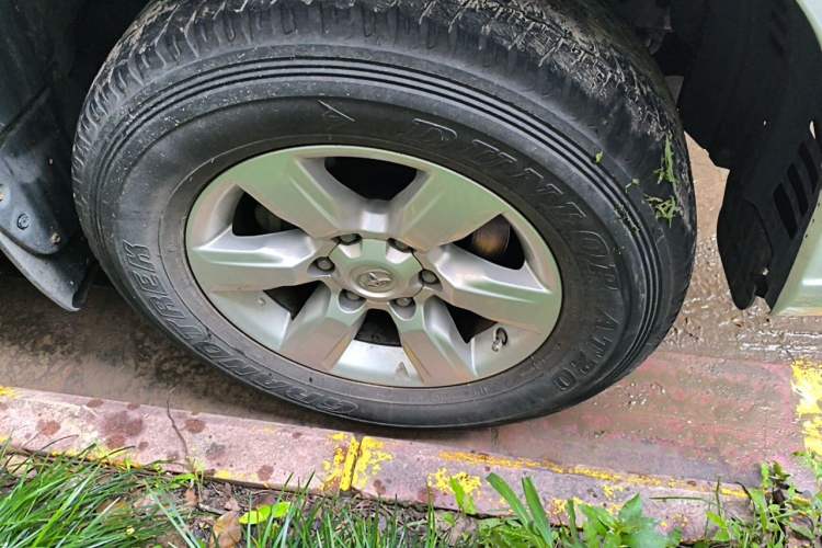 Used Toyota Prado 2016 2.7L Automatic Luxury Edition Right Front Wheel Hub