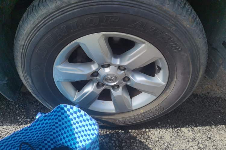 Used Toyota Prado 2016 2.7L Automatic Standard Edition Right Front Wheel Hub