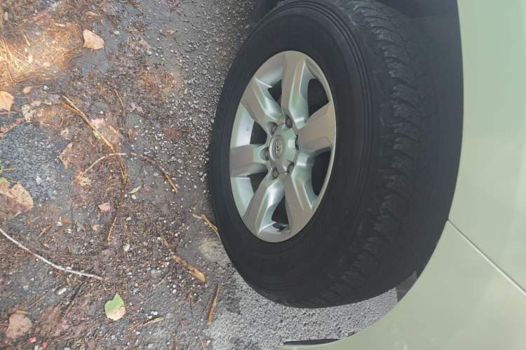 Used Toyota Prado  Right Front Wheel Hub