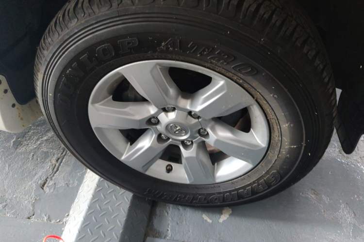 Used Toyota Prado 2016 3.5L Automatic TX-L Right Front Wheel Hub