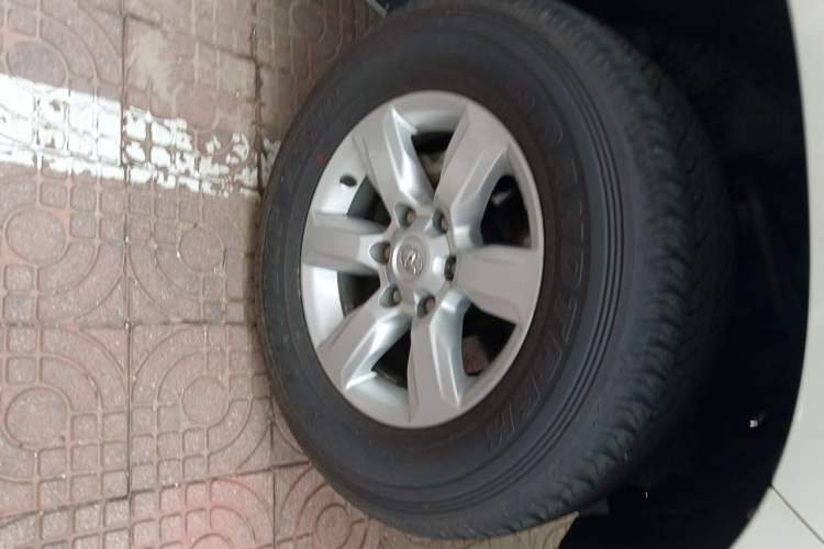 Used Toyota Prado 2016 2700 TX 7-Seater Middle East Version Right Front Wheel Hub