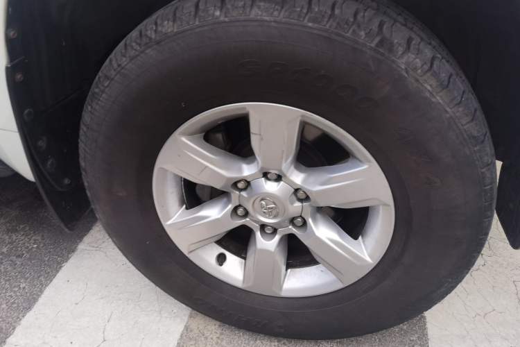 Used Toyota Prado 2016 2.7L Automatic Luxury Edition Right Front Wheel Hub