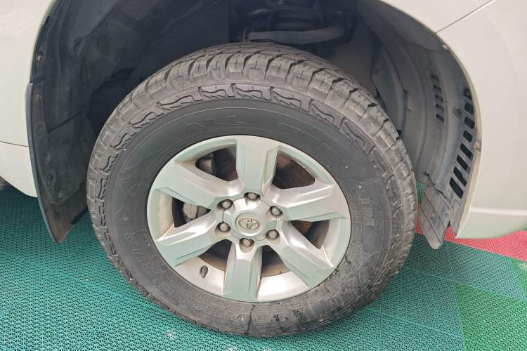 Used Toyota Prado 2016 2.7L Automatic Standard Edition Right Front Wheel Hub