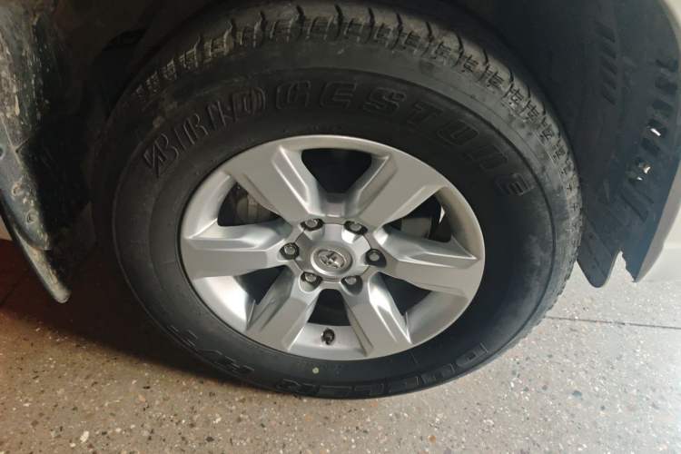 Used Toyota Prado 2016 3.5L Automatic TX-L Right Front Wheel Hub