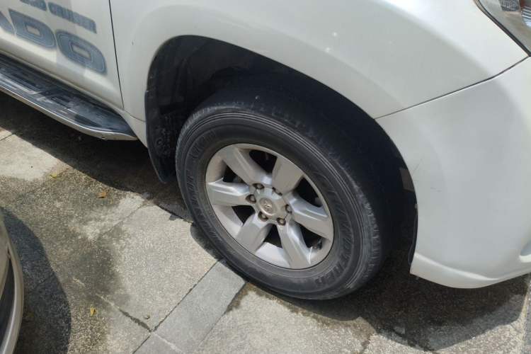 Used Toyota Prado 2016 2.7L Automatic Standard Edition Right Front Wheel Hub