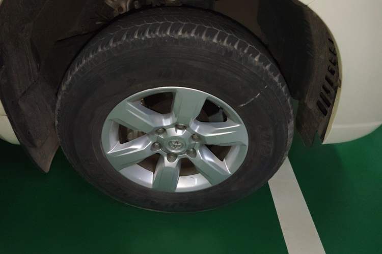 Used Toyota Prado 2016 2.7L Automatic Standard Edition Right Front Wheel Hub