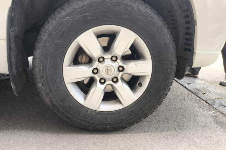 Used Toyota Prado 2016 2.7L Automatic Luxury Edition Right Front Wheel Hub