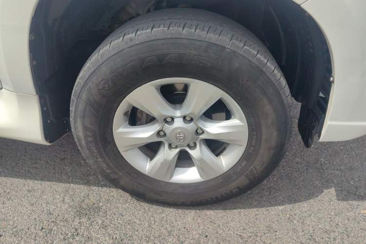 Used Toyota Prado 2016 2.7L Automatic Standard Edition Right Front Wheel Hub