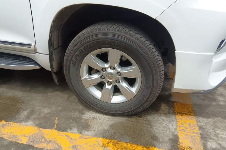 Used Toyota Prado 2016 3.5L Automatic TX-L Right Front Wheel Hub