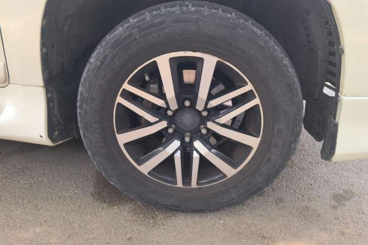 Used Toyota Prado  Right Front Wheel Hub