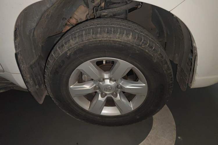 Used Toyota Prado 2016 2.7L Automatic Standard Edition Right Front Wheel Hub