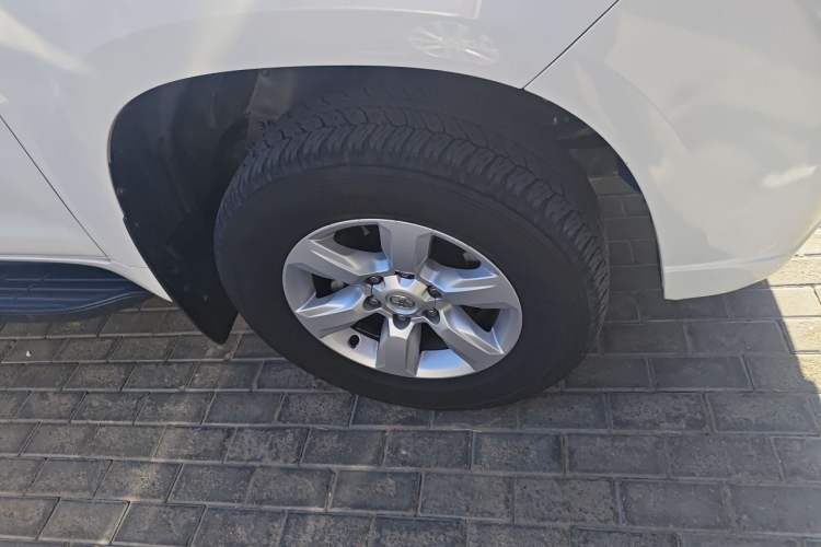 Used Toyota Prado 2016 2.7L Automatic Luxury Edition Right Front Wheel Hub
