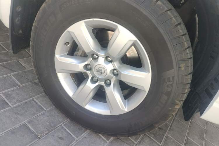 Used Toyota Prado 2016 3.5L Automatic TX-L NAVI Right Front Wheel Hub