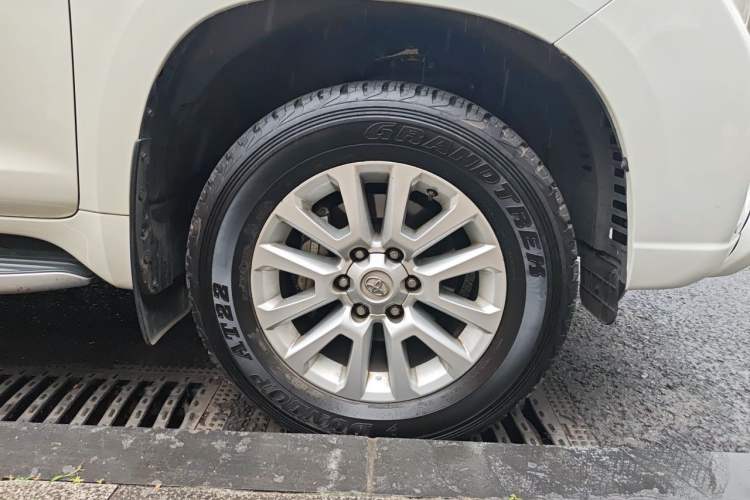 Used Toyota Prado 2016 3.5L Automatic VX NAVI Right Front Wheel Hub