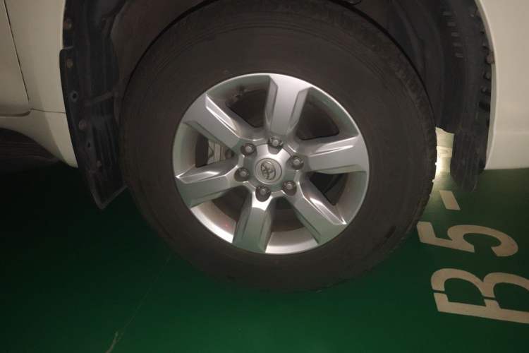 Used Toyota Prado 2016 2.7L Automatic Standard Edition Right Front Wheel Hub
