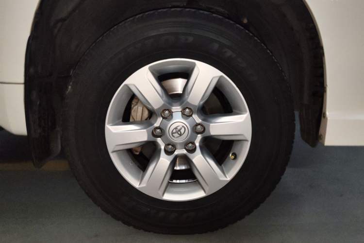 Used Toyota Prado 2016 2.7L Automatic Luxury Edition Right Front Wheel Hub