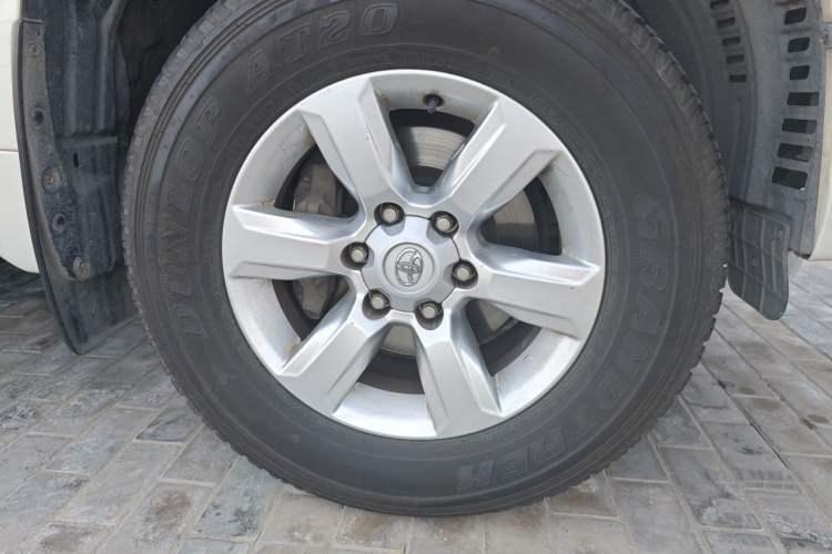 Used Toyota Prado  Right Front Wheel Hub