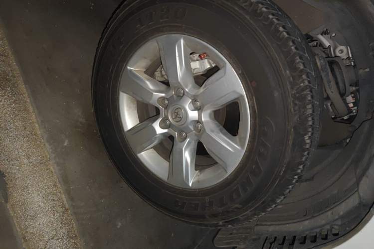 Used Toyota Prado 2016 2.7L Automatic Standard Edition Right Front Wheel Hub