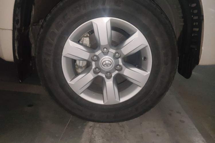 Used Toyota Prado  Right Front Wheel Hub