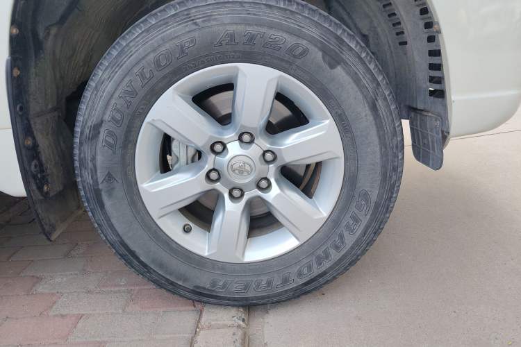 Used Toyota Prado 2016 3.5L Automatic TX-L Right Front Wheel Hub