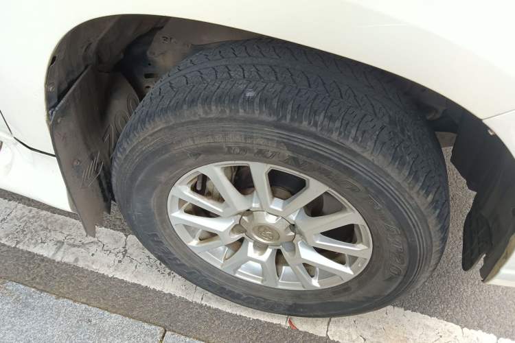 Used Toyota Prado  Right Front Wheel Hub