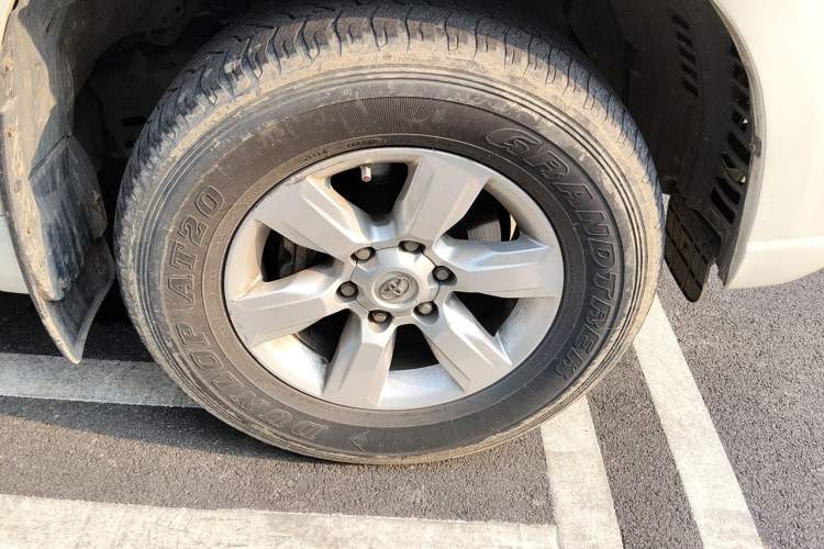 Used Toyota Prado 2016 2.7L Automatic Luxury Edition Right Front Wheel Hub