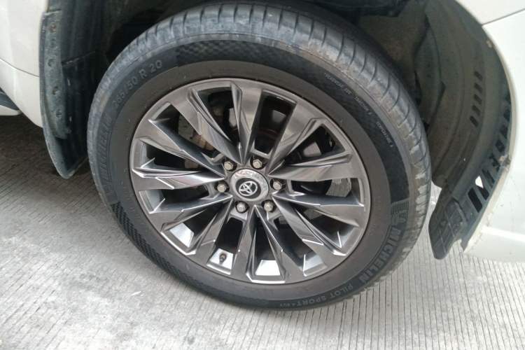 Used Toyota Prado 2016 3.5L Automatic TX-L Right Front Wheel Hub