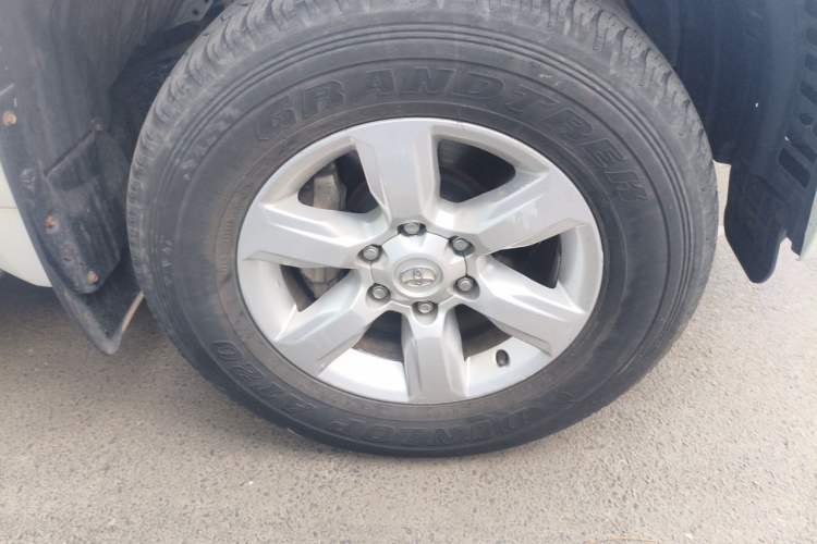 Used Toyota Prado 2016 2.7L Automatic Standard Edition Right Front Wheel Hub