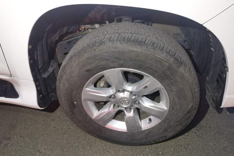 Used Toyota Prado 2016 2.7L Automatic Standard Edition Right Front Wheel Hub