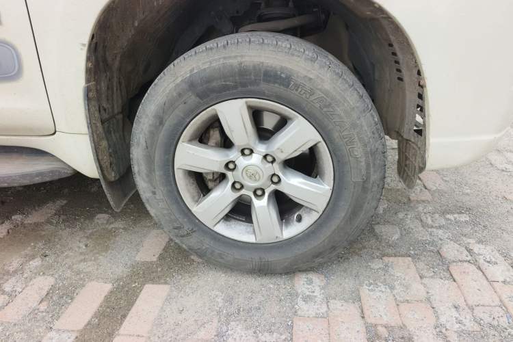Used Toyota Prado 2016 2.7L Automatic Standard Edition Right Front Wheel Hub