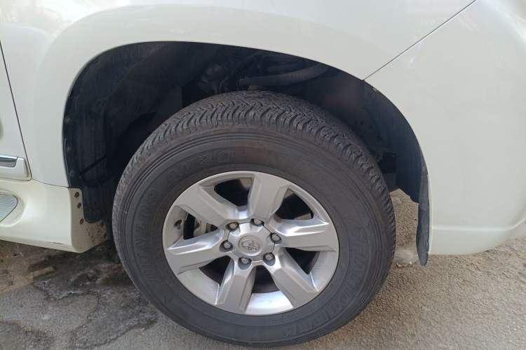 Used Toyota Prado 2016 2.7L Automatic Standard Edition Right Front Wheel Hub