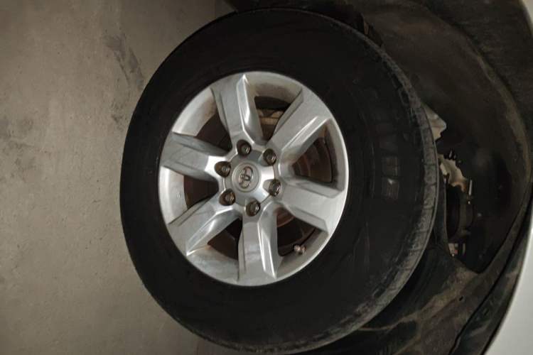 Used Toyota Prado 2016 2.7L Automatic Standard Edition Right Front Wheel Hub
