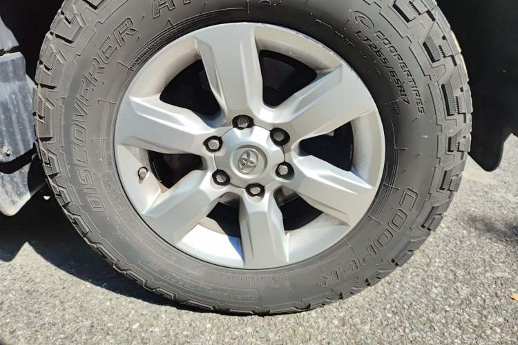Used Toyota Prado 2016 3.5L Automatic TX-L NAVI Right Front Wheel Hub