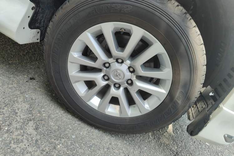 Used Toyota Prado  Right Front Wheel Hub