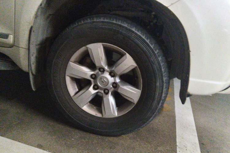 Used Toyota Prado  Right Front Wheel Hub