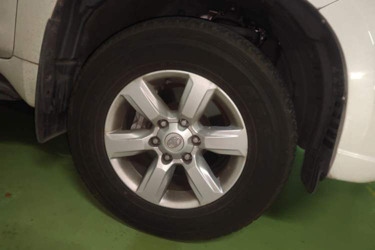 Used Toyota Prado 2016 2.7L Automatic Standard Edition Right Front Wheel Hub