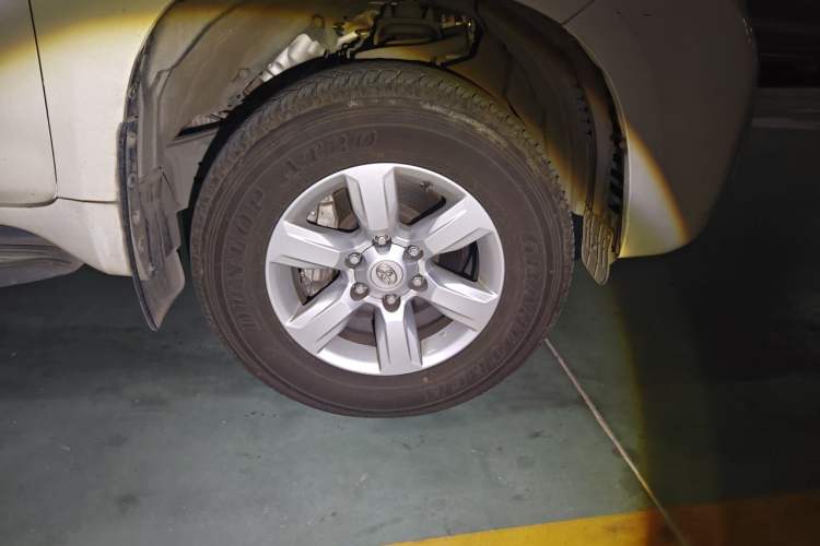 Used Toyota Prado 2016 2.7L Automatic Standard Edition Right Front Wheel Hub