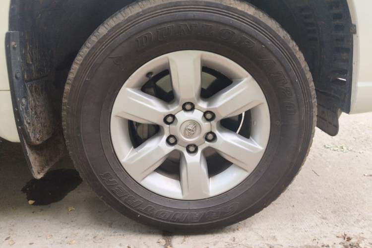 Used Toyota Prado 2016 2.7L Automatic Standard Edition Right Front Wheel Hub