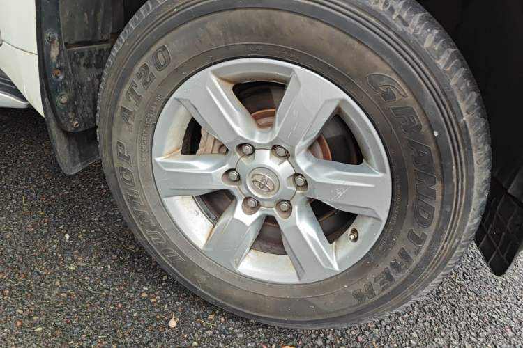 Used Toyota Prado 2016 3.5L Automatic TX-L Right Front Wheel Hub